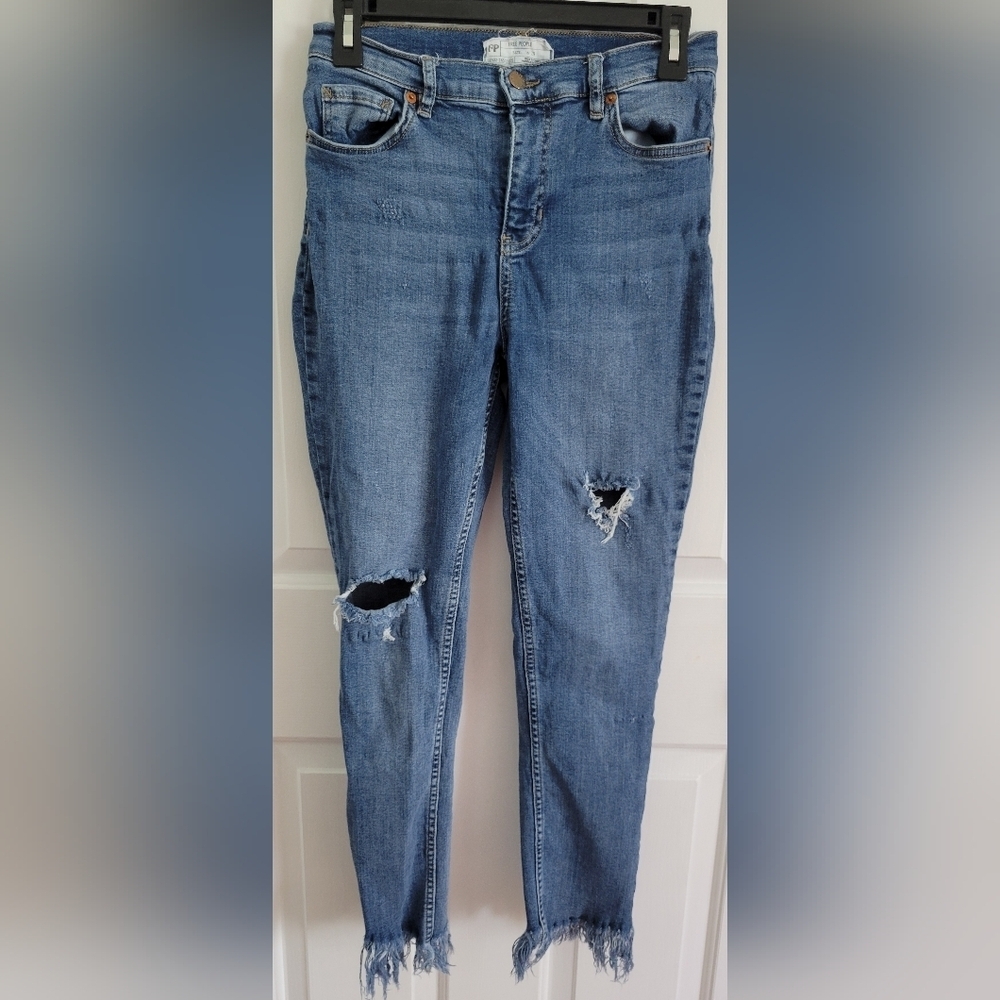 We The Free-Free People Frayed Hem Distressed Skinny Jeans-Light Wash-Size 29
